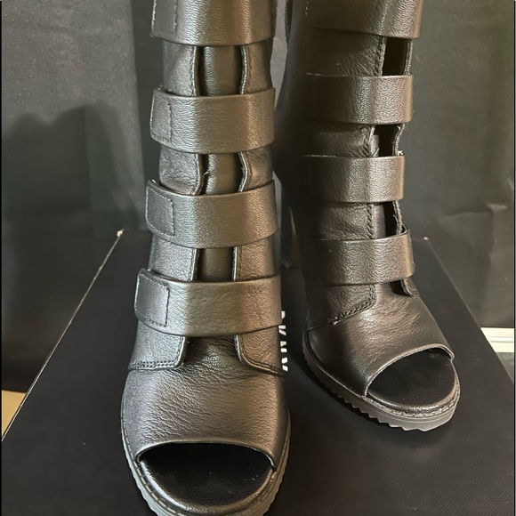 Like new DKNY Blake Sandal / bootie sz. 7 - Picture 2 of 7